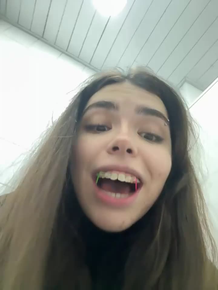 pantyless cam recording